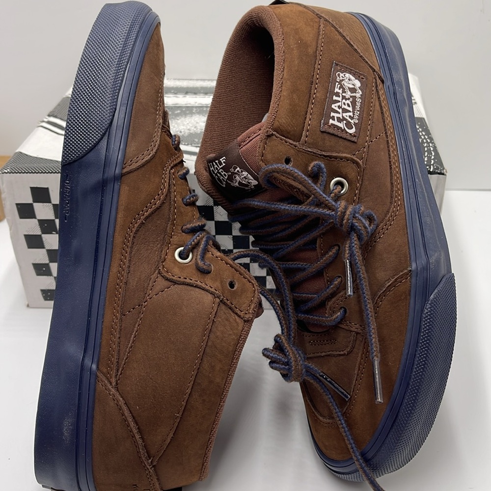 Vans Men’s Skate Half Cab
Nick Michel Brown/Navy
VN0A5KYABF1
Sneakers - Picture 11 of 16